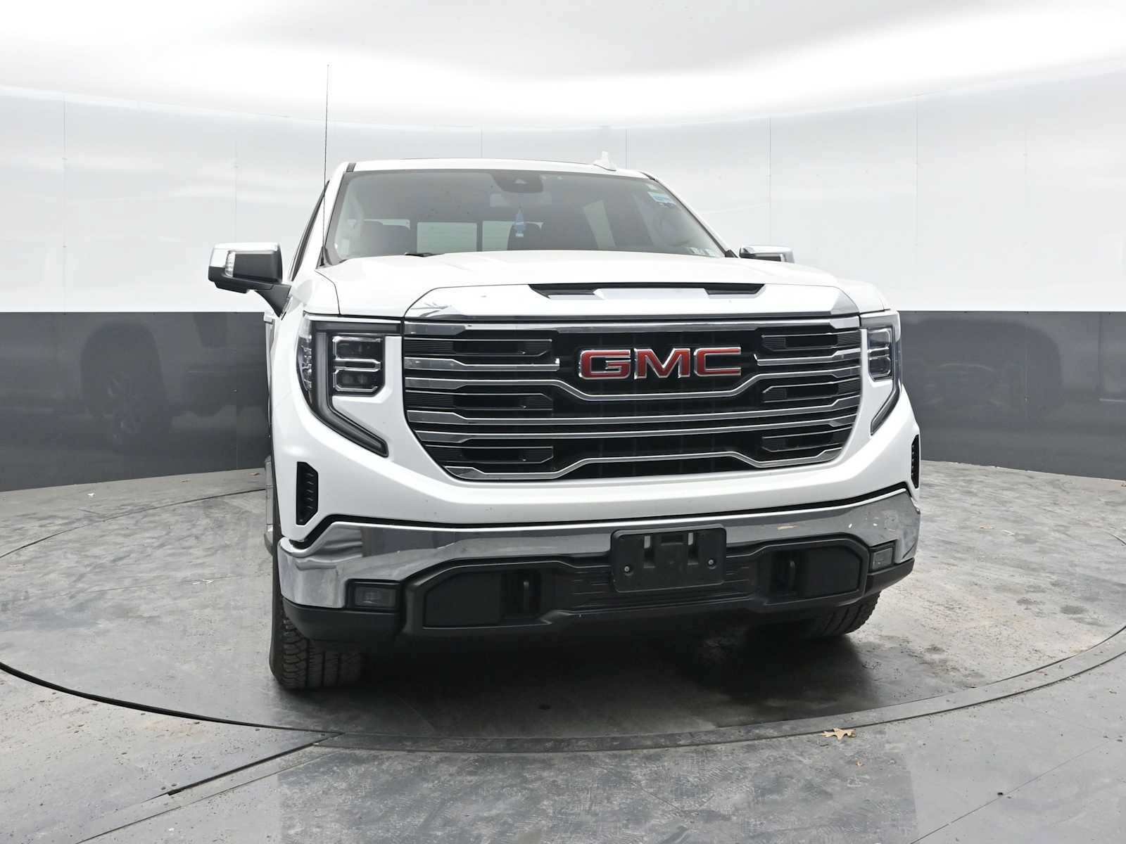 Used 2023 GMC Sierra 1500 SLT w/ SLT Premium Package AWD/4WD image 6