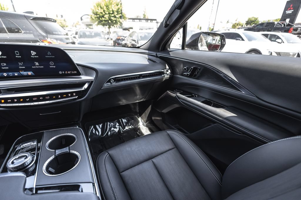 Used 2024 Cadillac Lyriq Sport RWD image 25