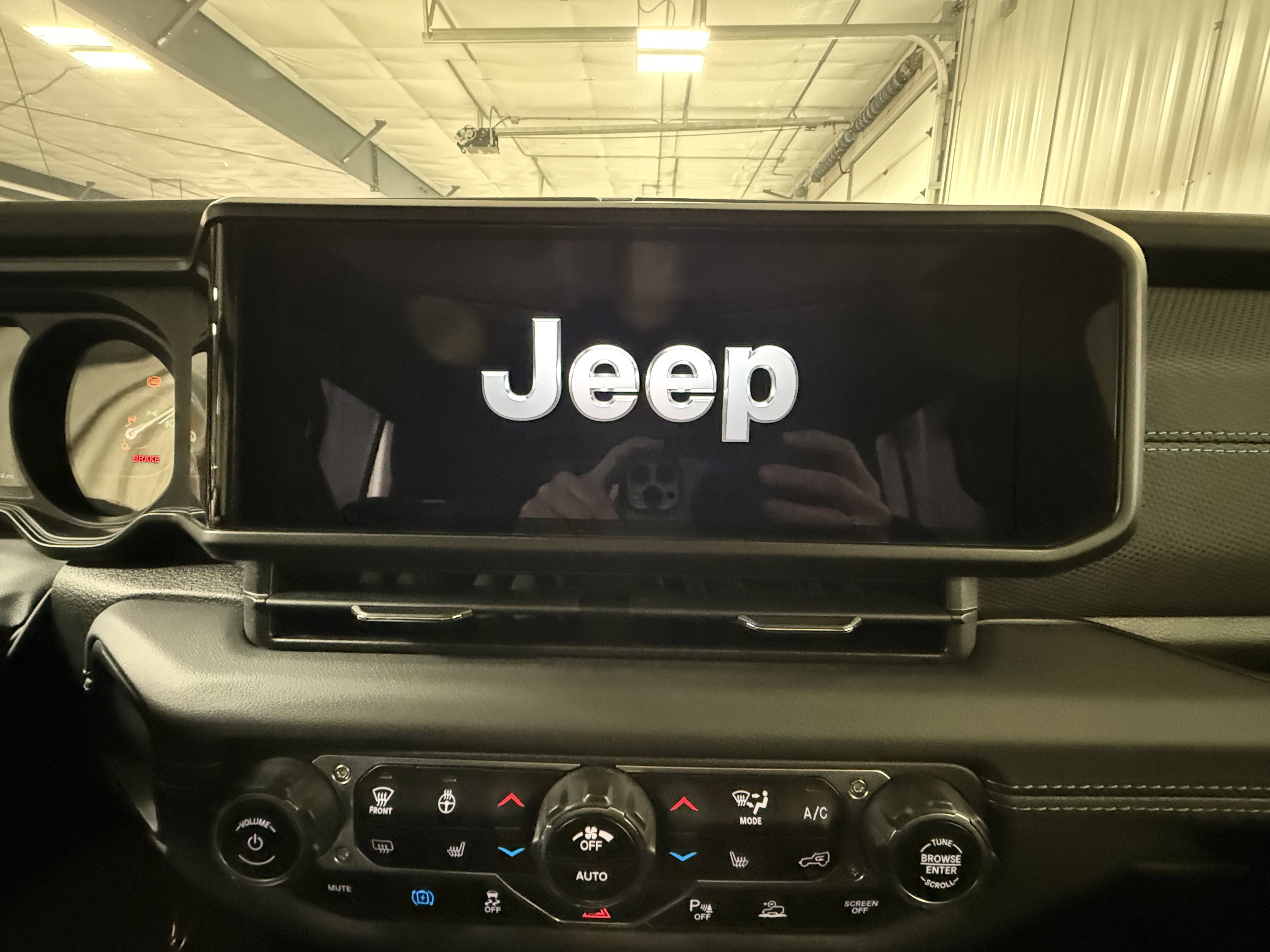 Used 2024 Jeep Wrangler Unlimited Rubicon 4xe w/ Technology Group image 29