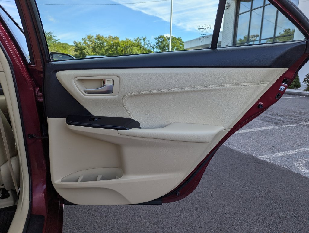 Used 2017 Toyota Camry XLE w/ Moonroof Package FWD image 37