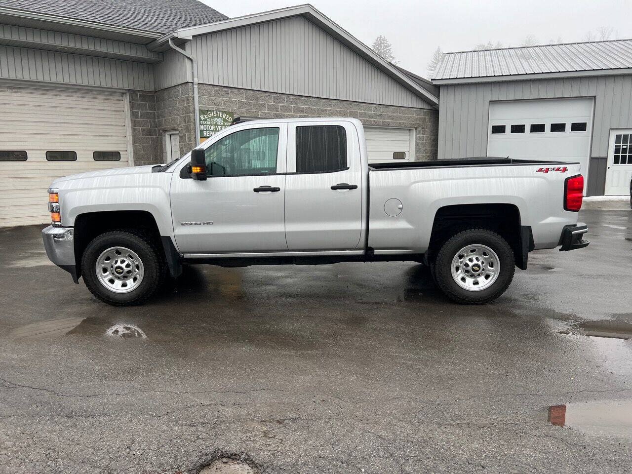 Used 2019 Chevrolet Silverado 2500 W/T AWD/4WD image 2