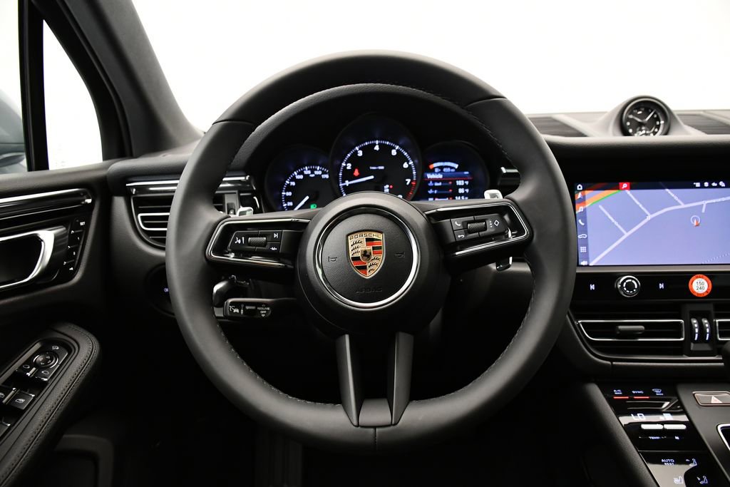 Certified 2026 Porsche Macan image 25