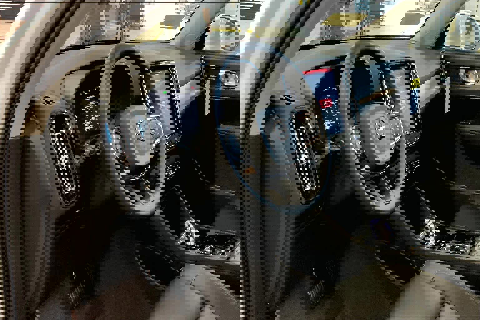 New 2025 Volvo XC40 B5 Ultra w/ Protection Package Premier image 9