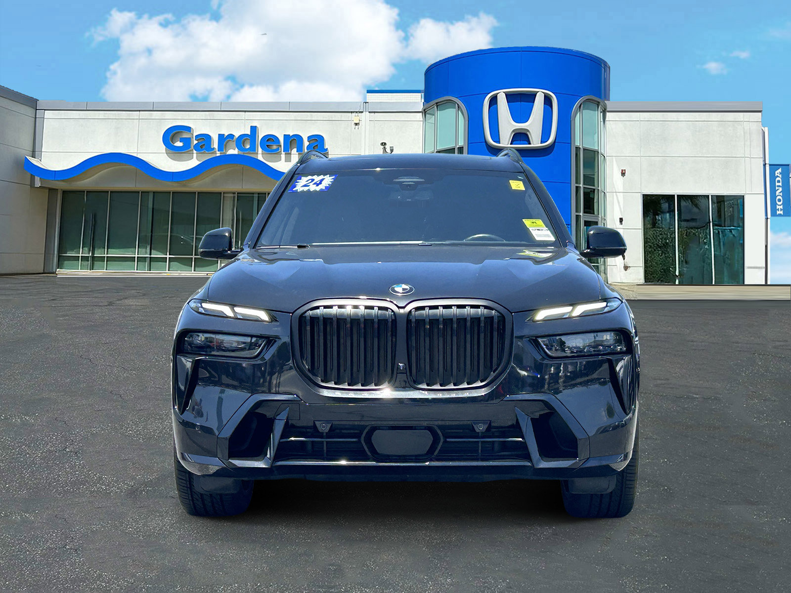 Used 2024 BMW X7 xDrive40i w/ M Sport Package AWD/4WD image 2