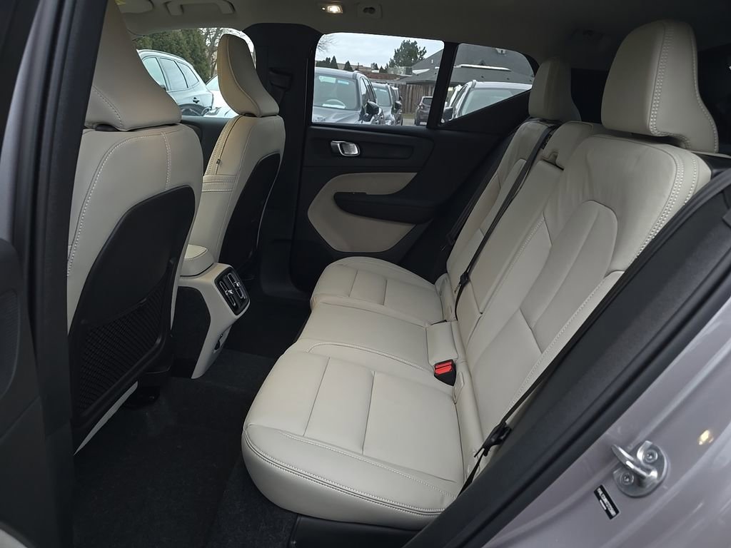 New 2026 Volvo XC40 B5 Ultra w/ Climate Package AWD/4WD image 8