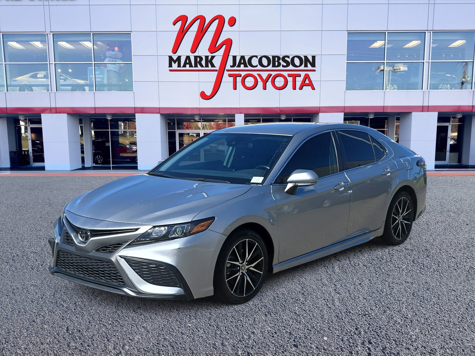 Used 2024 Toyota Camry SE
