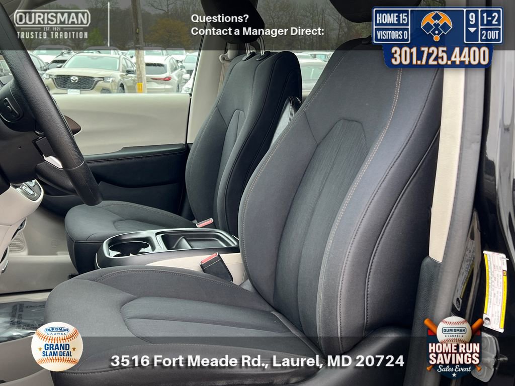 Used 2019 Chrysler Pacifica Touring Plus w/ Tire & Wheel Group FWD image 4