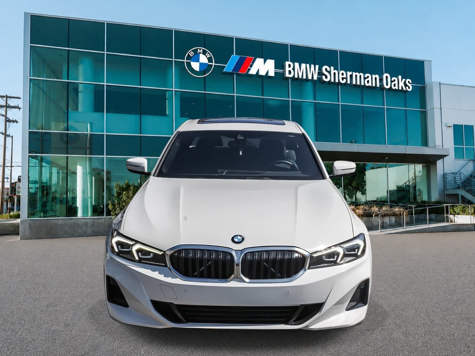 Certified 2023 BMW 330i Sedan w/ Parking Assistance Package RWD image 2