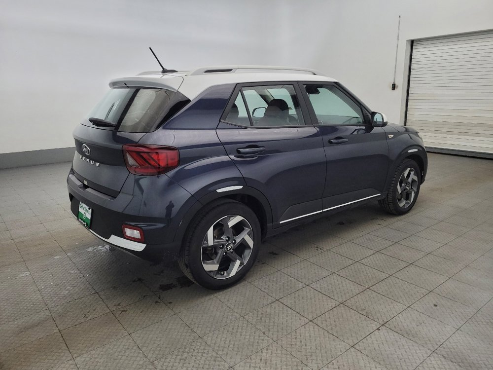 Used 2024 Hyundai Venue Limited image 10