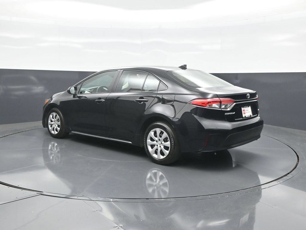Used 2025 Toyota Corolla LE FWD image 5