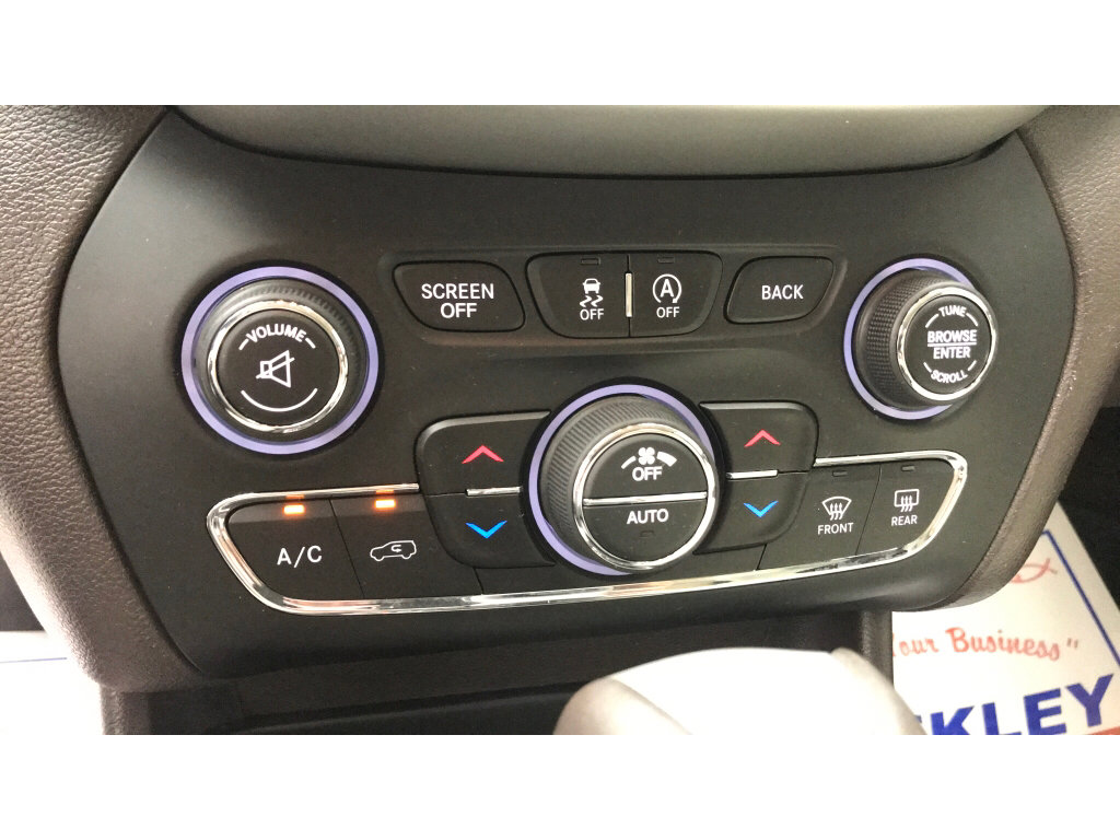 Used 2018 Jeep Cherokee Overland w/ Technology Group AWD/4WD image 15