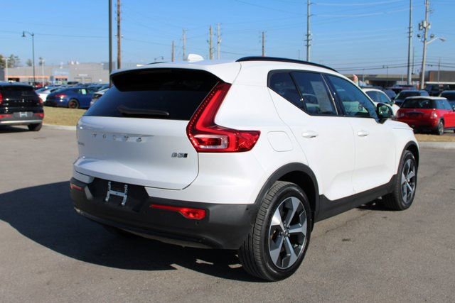 Used 2025 Volvo XC40 B5 Plus image 44
