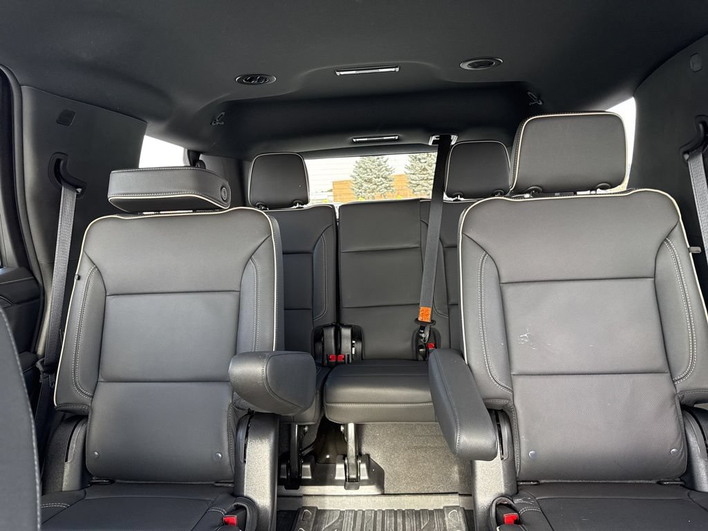 Used 2024 GMC Yukon SLT w/ SLT Luxury Package AWD/4WD image 36
