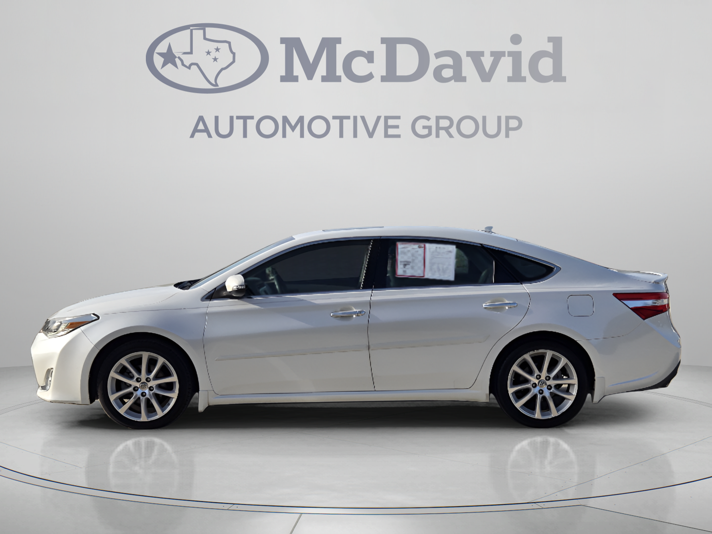 Used 2014 Toyota Avalon Limited w/ Technology Package FWD image 2