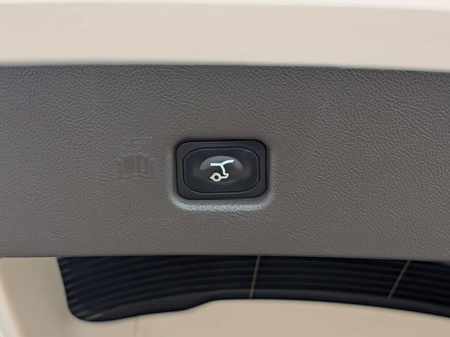 Used 2023 Lincoln Nautilus AWD w/ Premium Package image 19