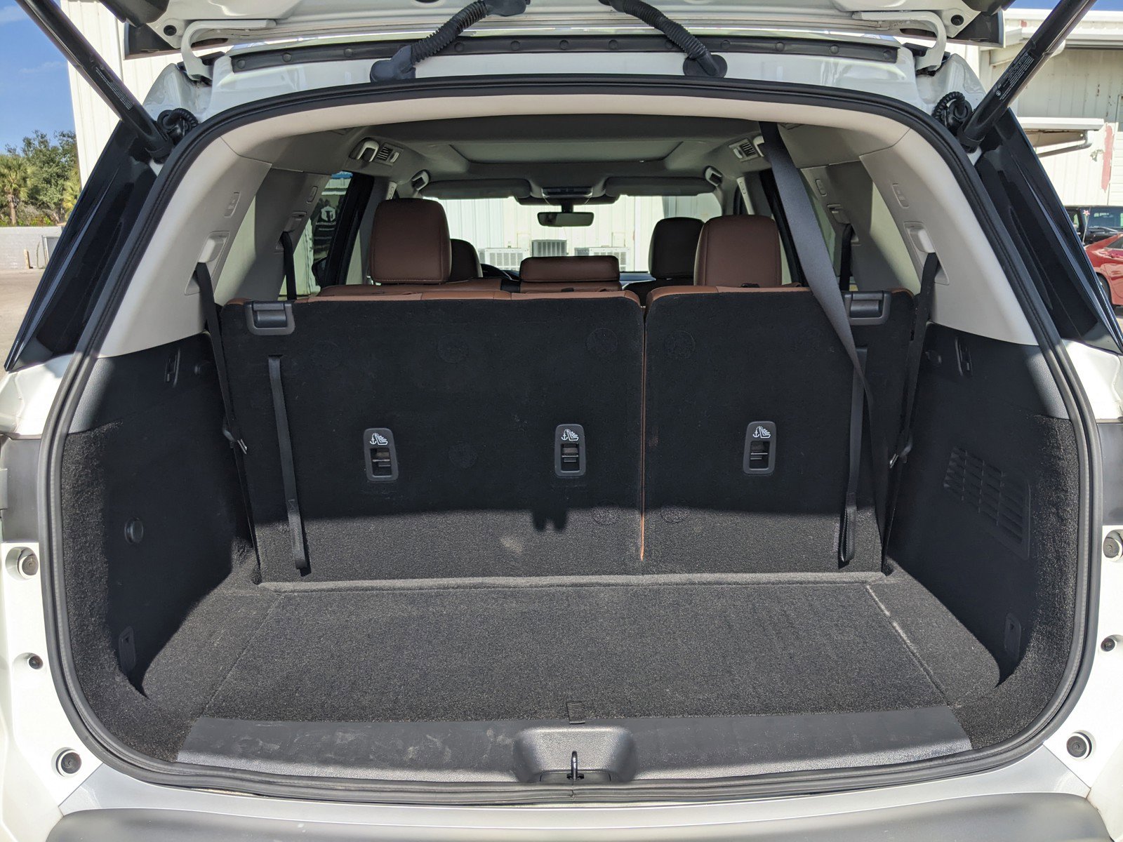 Used 2024 Nissan Pathfinder Platinum w/ Cargo Package image 10