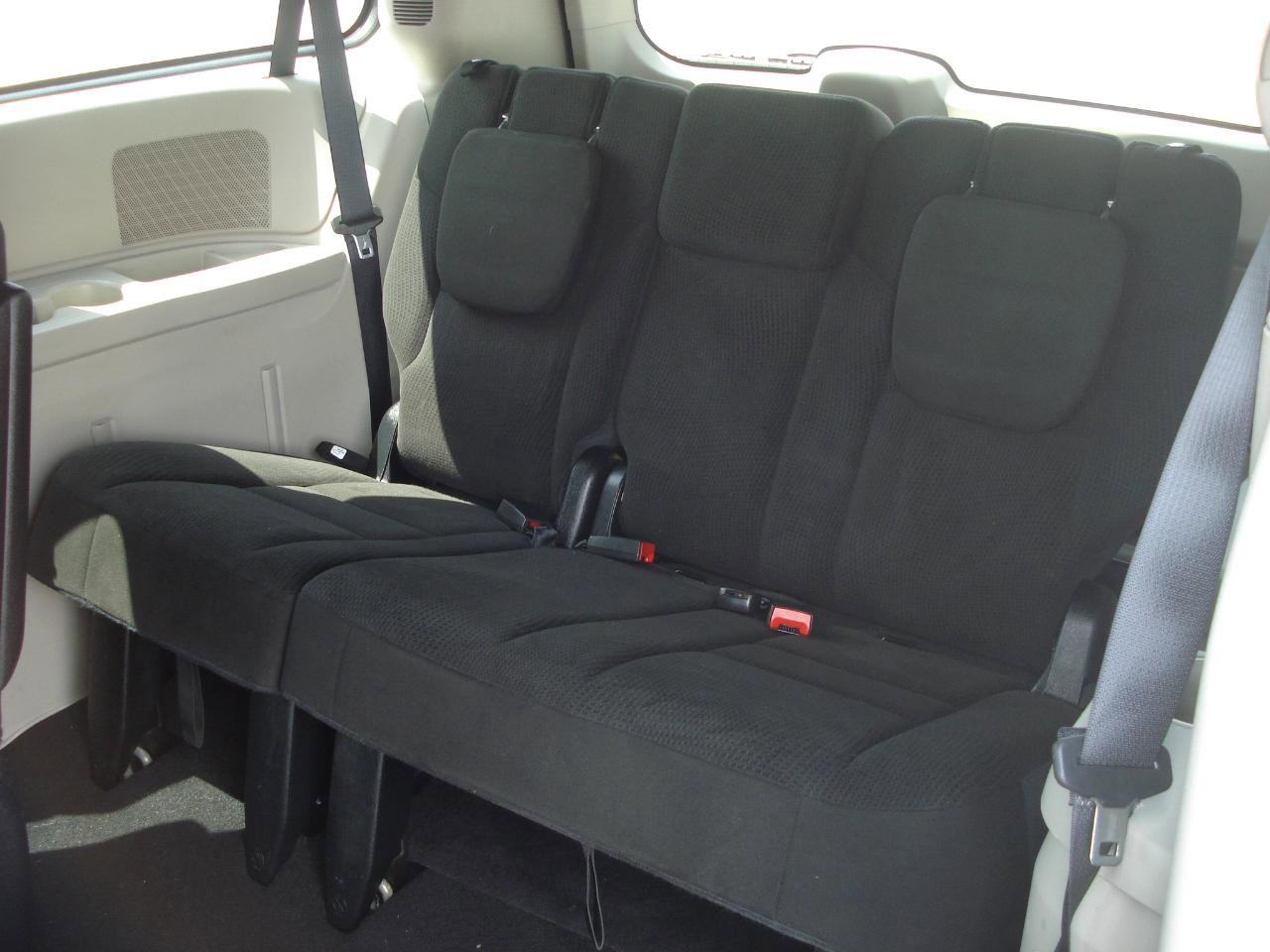 Used 2016 Dodge Grand Caravan SE image 34