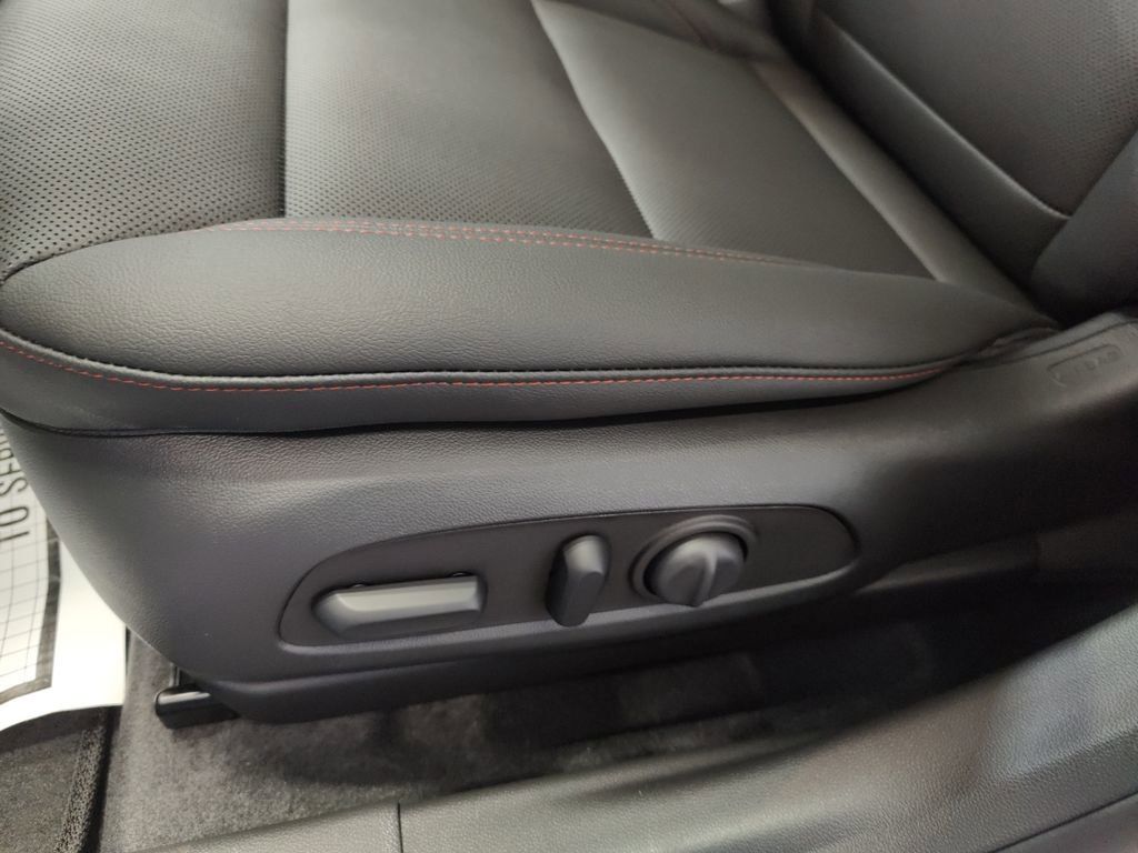 New 2025 Chevrolet Trax RS w/ Sunroof Package image 29