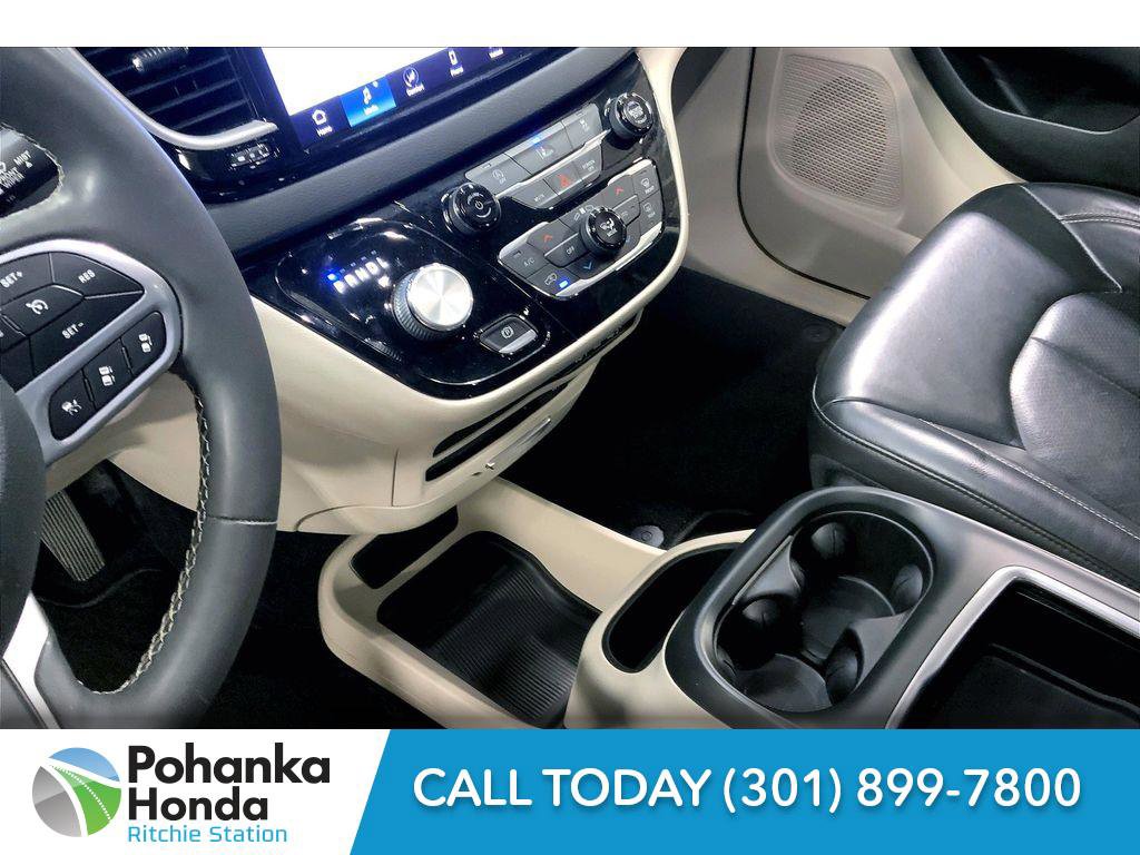 Used 2022 Chrysler Pacifica Touring-L image 15