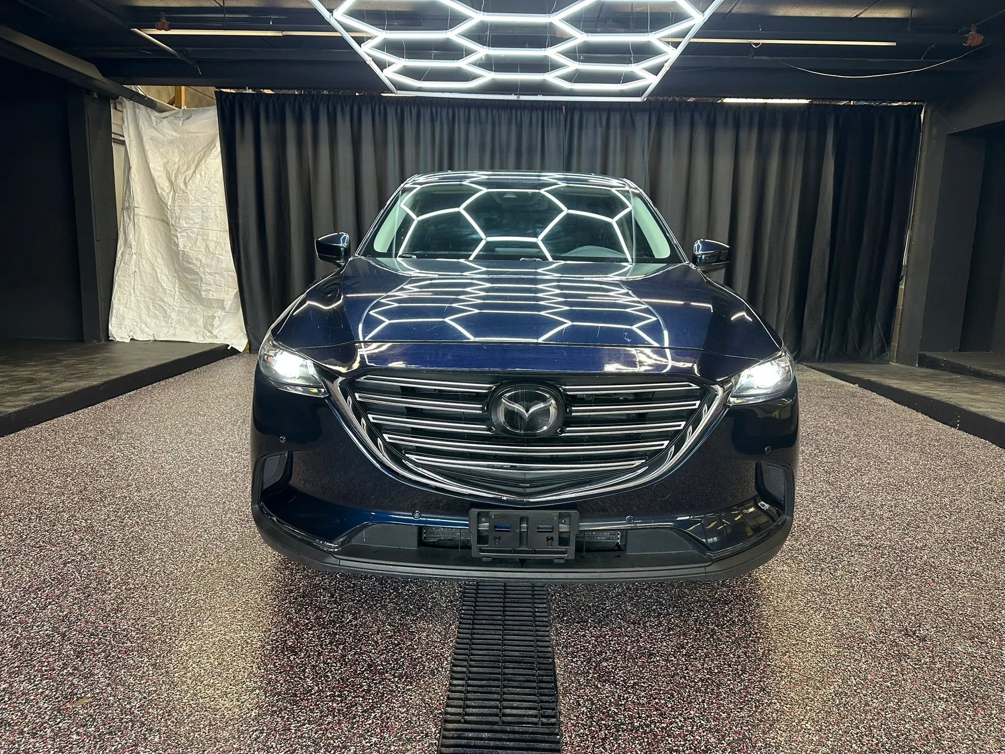 Used 2018 MAZDA CX-9 Touring w/ Touring Premium Package AWD/4WD image 2