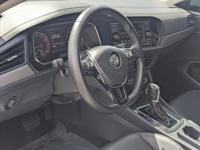 Used 2019 Volkswagen Jetta SE w/ Cold Weather Package image 9