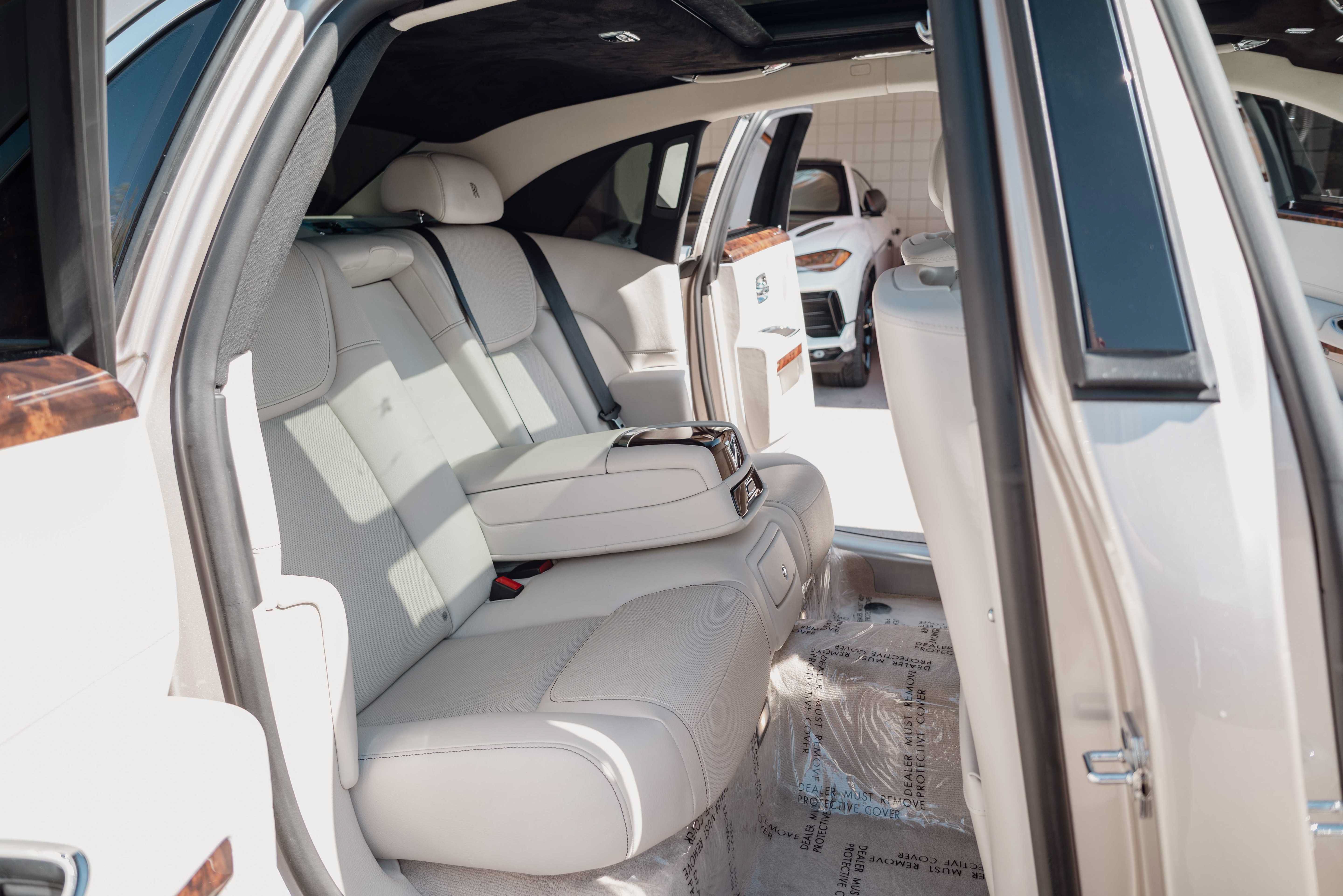 Used 2020 Rolls-Royce Ghost RWD image 14