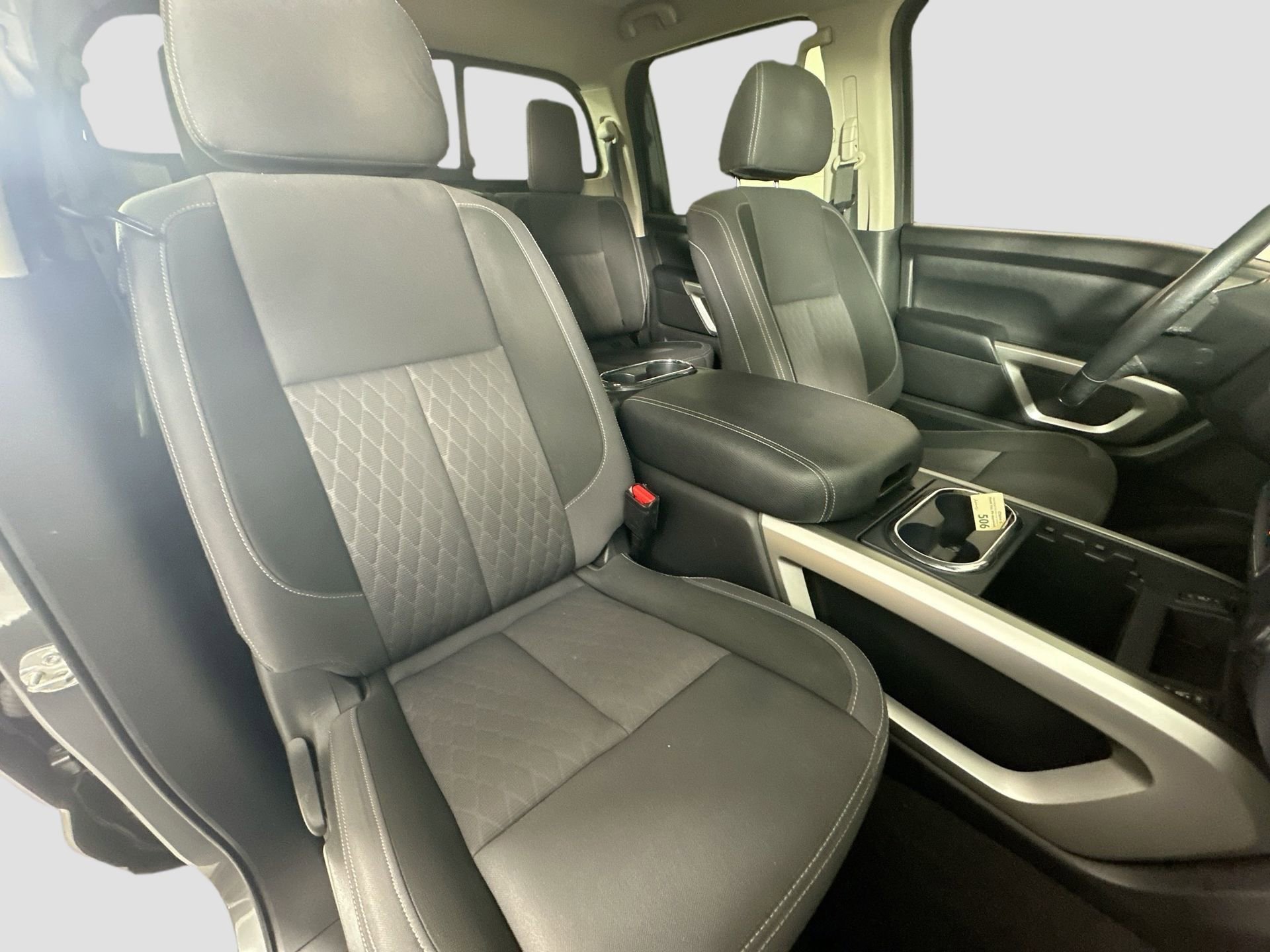 Used 2022 Nissan Titan SV w/ SV Convenience Package image 31