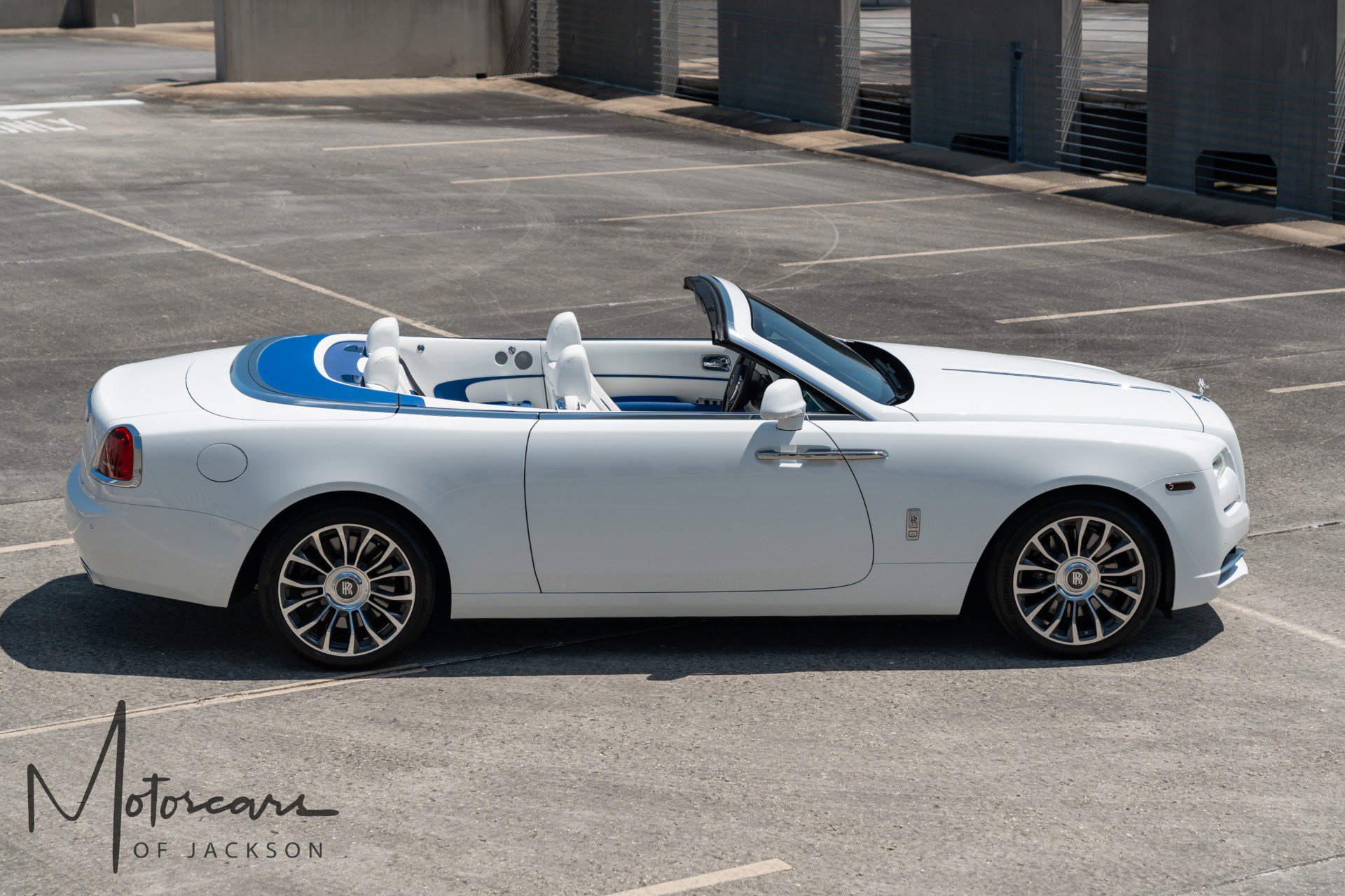 Used 2019 Rolls-Royce Dawn RWD image 35