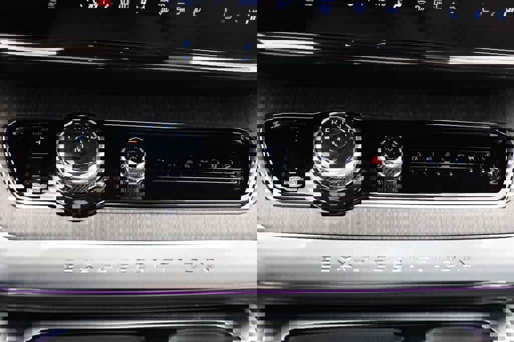 Used 2025 Ford Expedition Max Platinum w/ Platinum Ultimate Package image 28