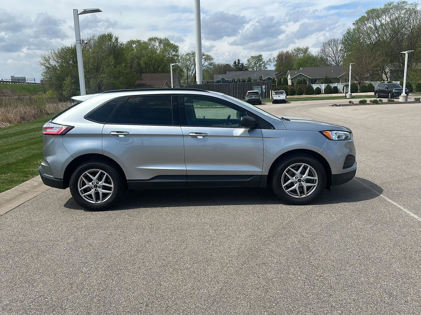 Used 2023 Ford Edge SE AWD/4WD image 2