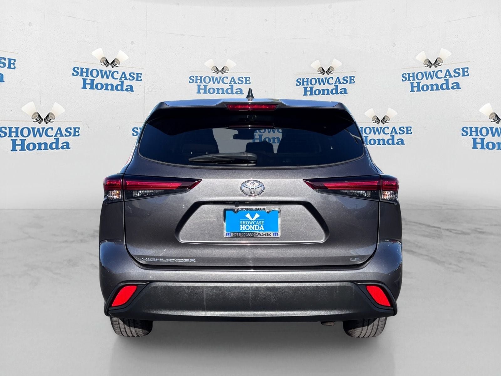 Used 2024 Toyota Highlander LE FWD image 7