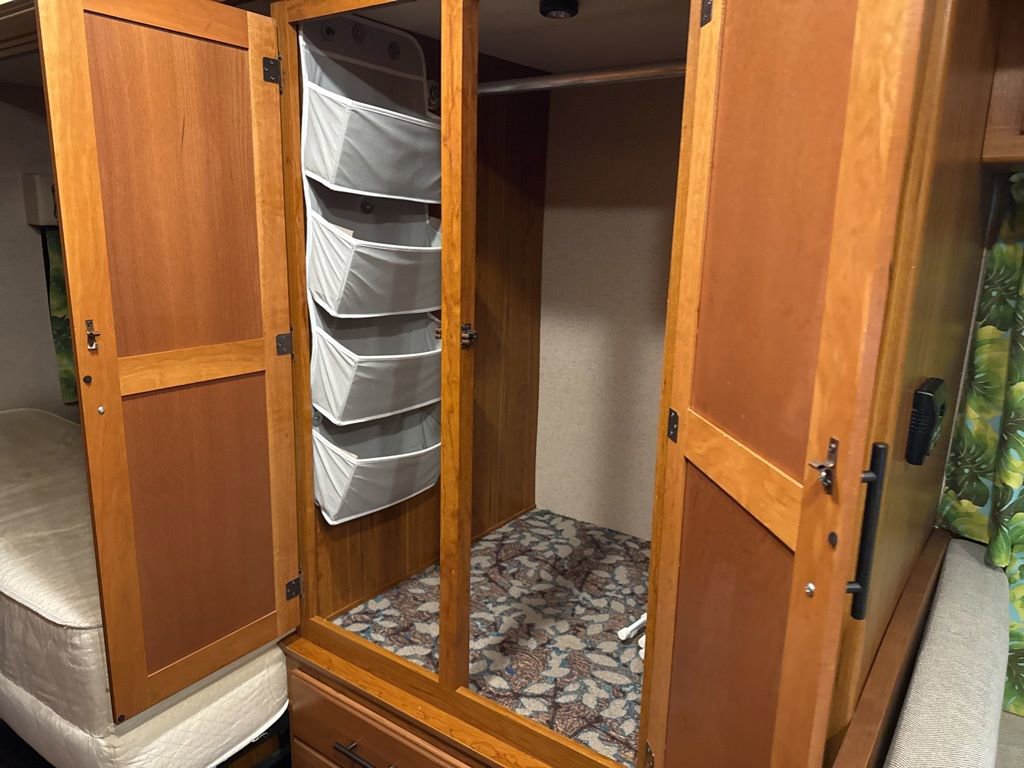 Used 2016 Mercedes-Benz Sprinter 3500 image 22