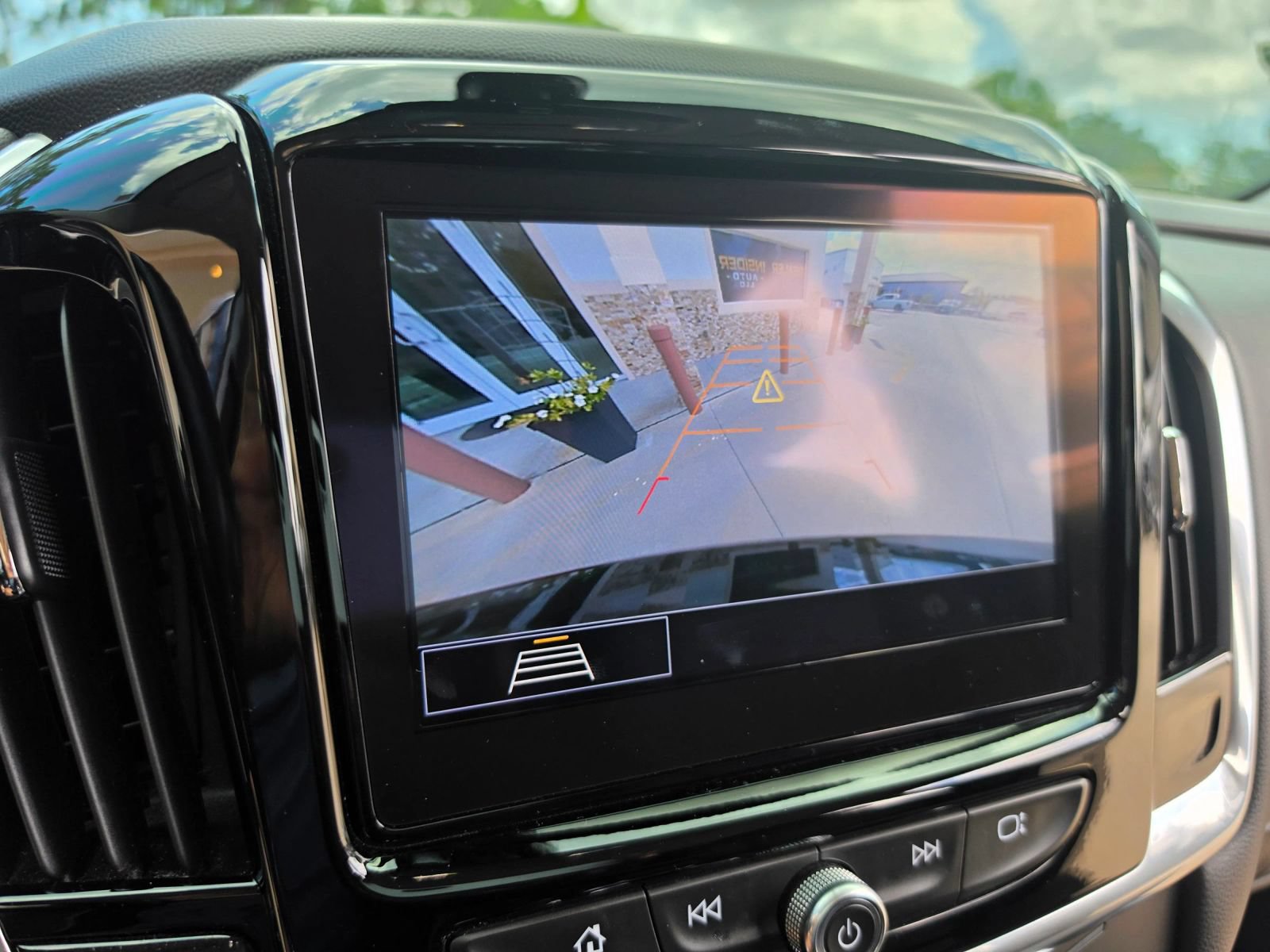 Used 2020 Chevrolet Traverse LT FWD image 20