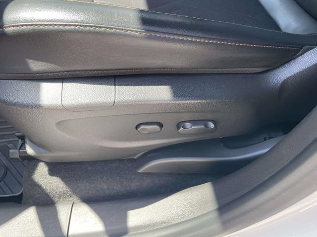Used 2020 Chevrolet Trax LT w/ LT Convenience Package FWD image 16