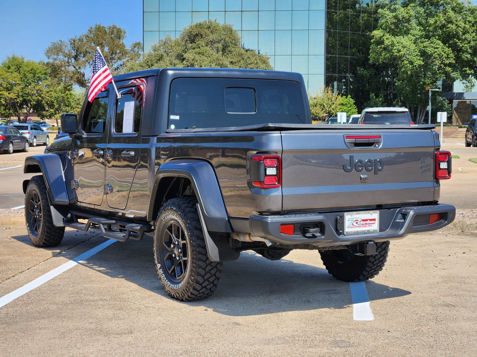 Used 2025 Jeep Gladiator Sport AWD/4WD image 4