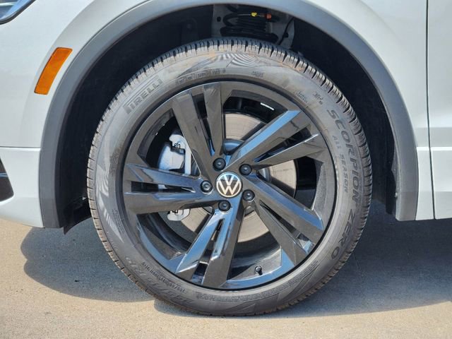 New 2024 Volkswagen Tiguan SE R-Line image 7