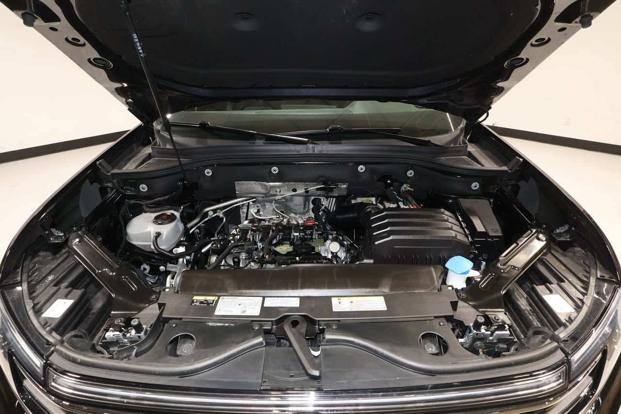 Used 2025 Volkswagen Atlas SE image 31