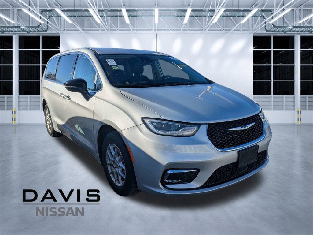 Used 2024 Chrysler Pacifica Touring-L