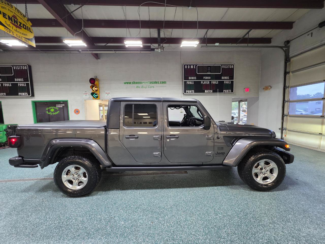Used 2021 Jeep Gladiator Sport AWD/4WD image 5