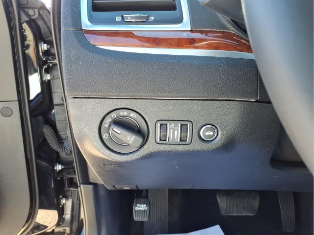 Used 2014 Chrysler 300 AWD w/ Driver Convenience Group image 19