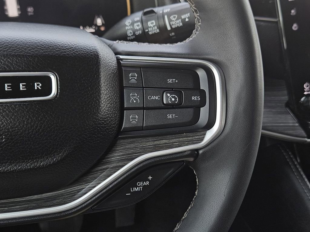 Used 2024 Jeep Wagoneer Series II w/ Flexible Seating Group image 15