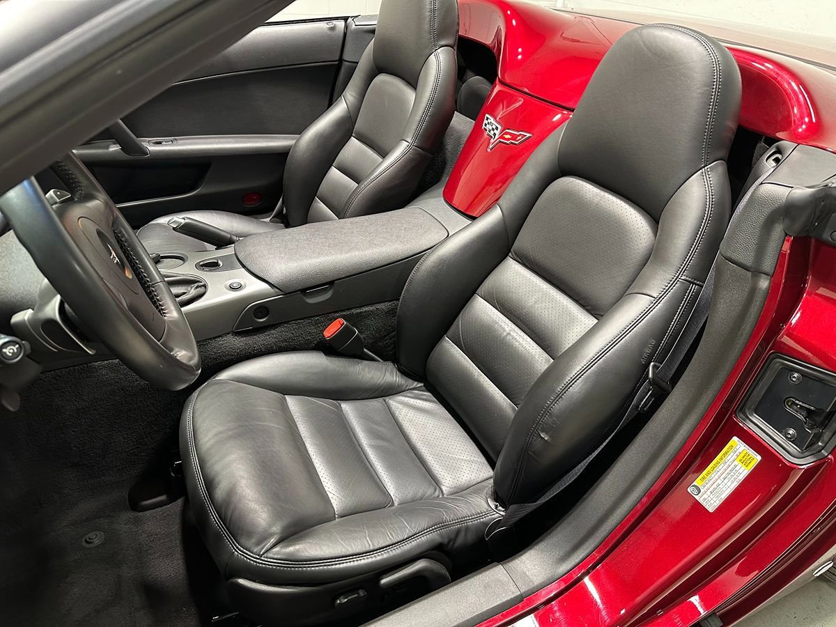 Used 2006 Chevrolet Corvette Convertible w/ Preferred Equipment Group image 24
