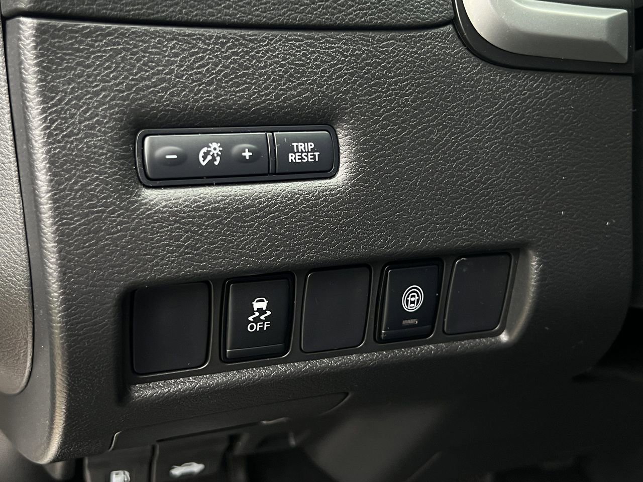 Used 2023 Nissan Murano SV AWD/4WD image 13