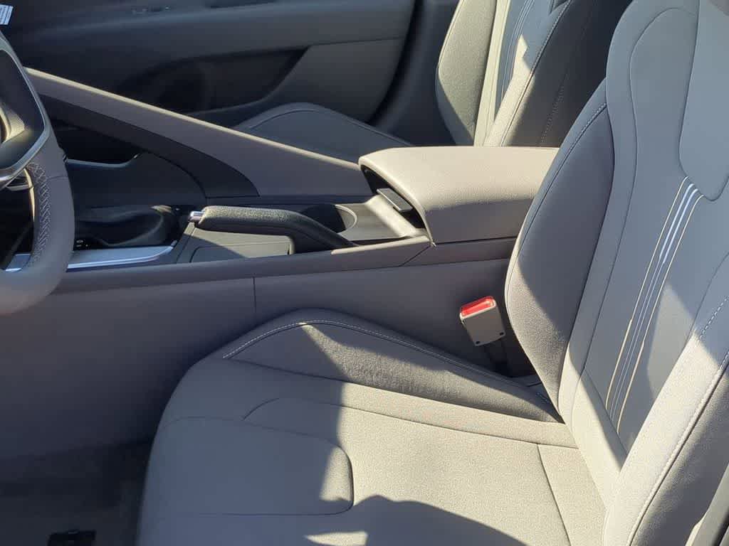 New 2026 Hyundai Elantra Sport FWD image 17