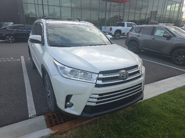 Used 2019 Toyota Highlander XLE AWD/4WD image 2