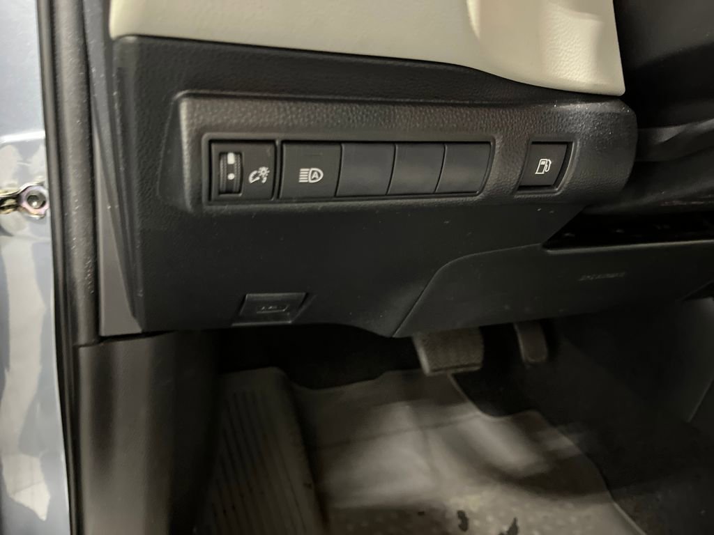 Used 2021 Toyota Corolla LE image 13