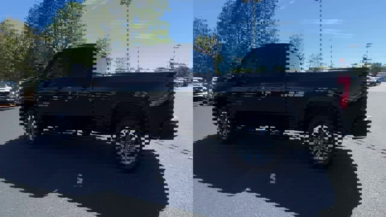 Used 2025 Chevrolet Silverado 2500 Custom w/ Custom Value Package image 6