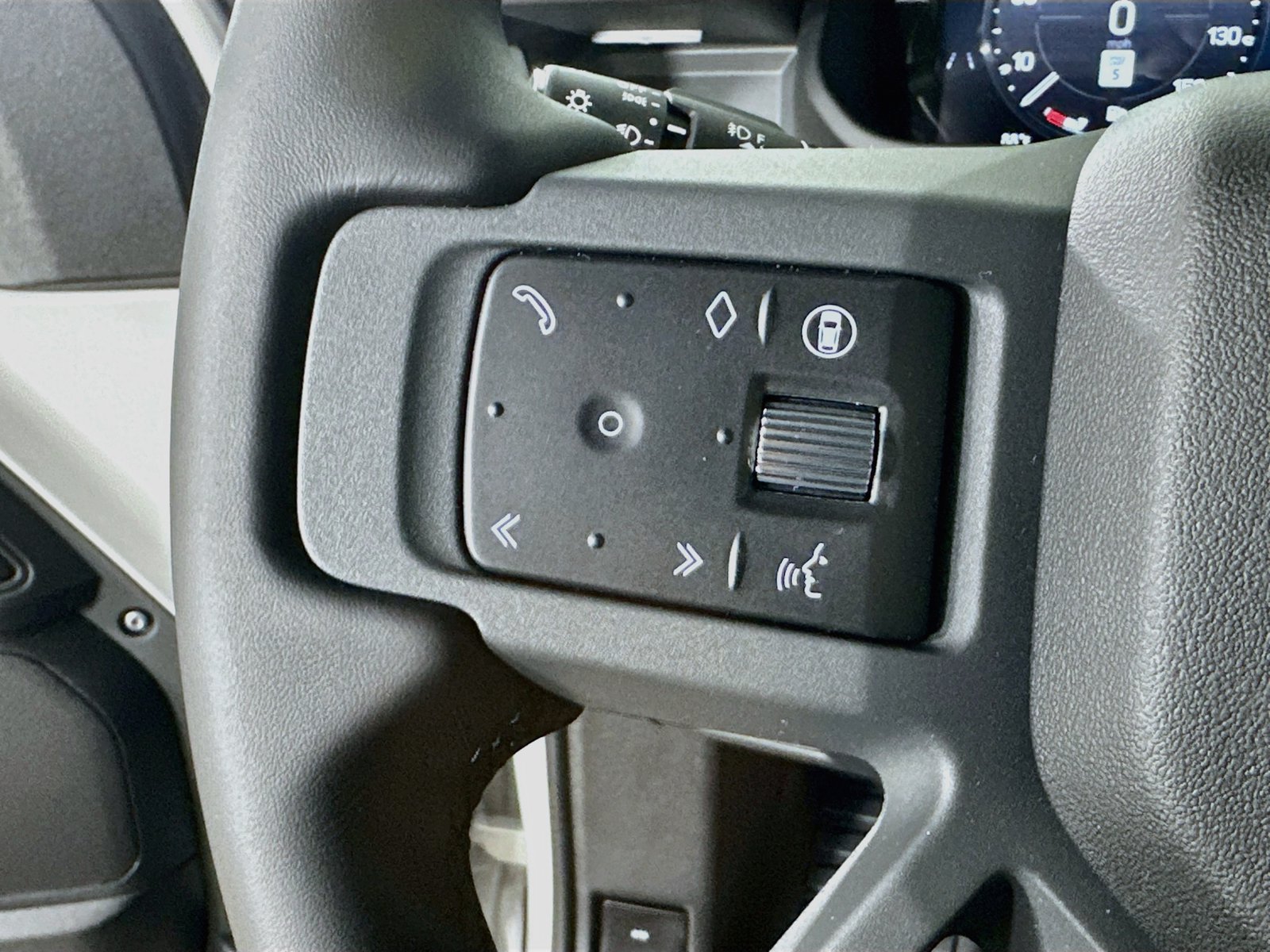 New 2026 Land Rover Defender 110 X-Dynamic SE AWD/4WD image 19