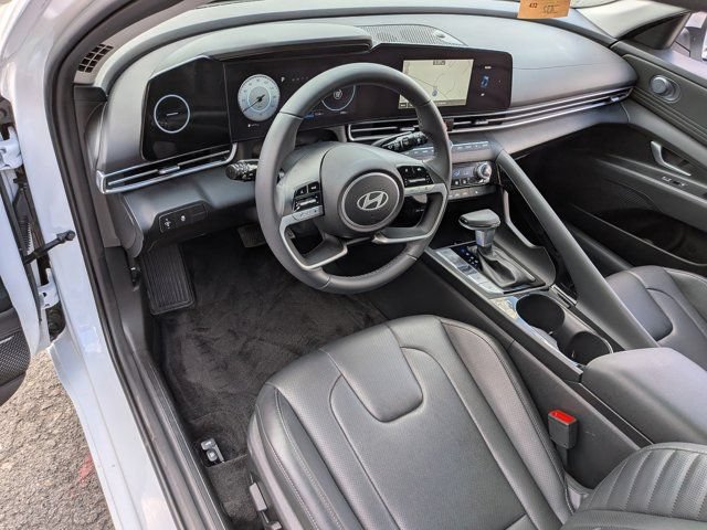 Used 2025 Hyundai Elantra Limited FWD image 14