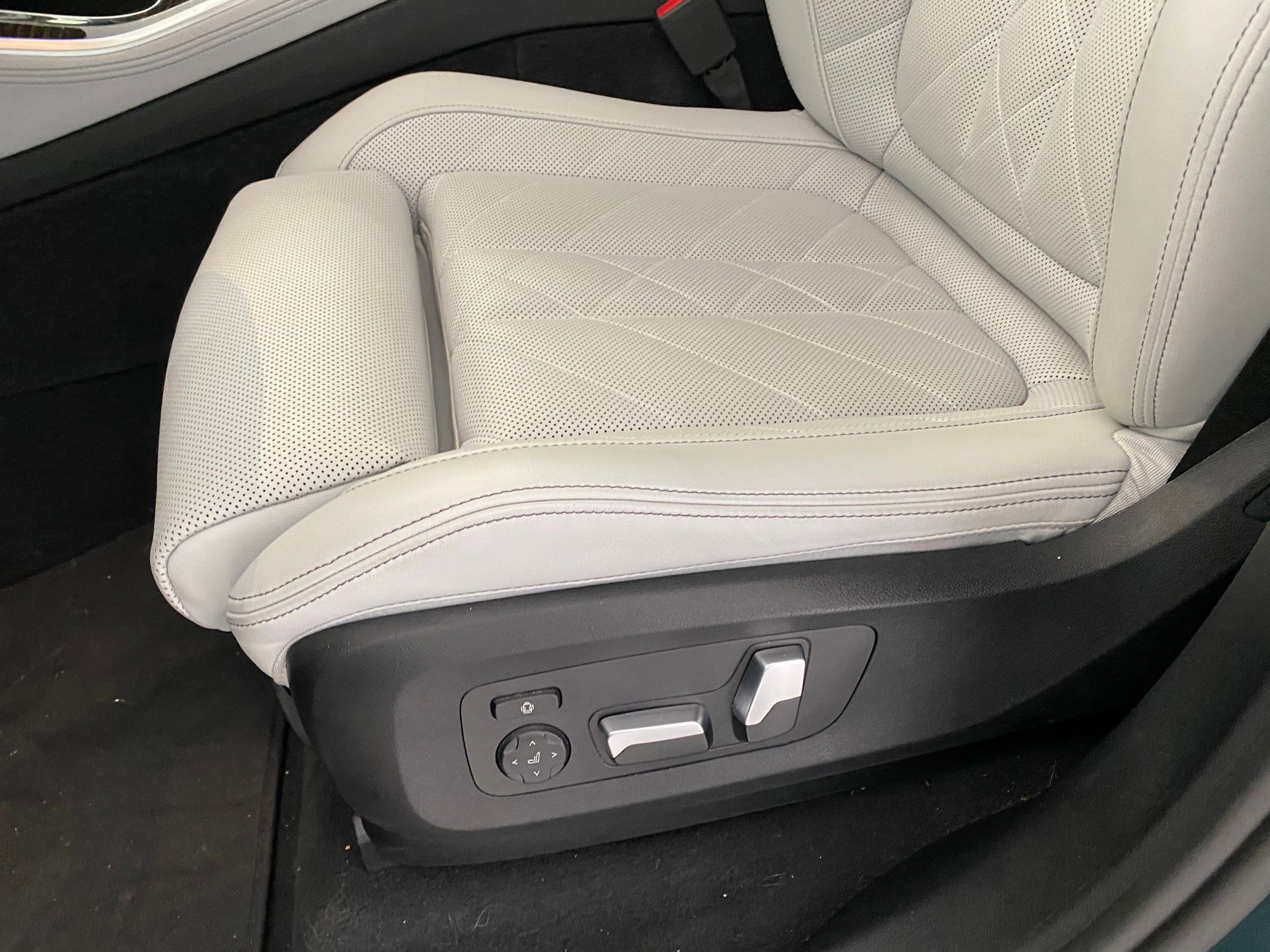 Used 2025 BMW X5 xDrive50e w/ Premium Package image 12